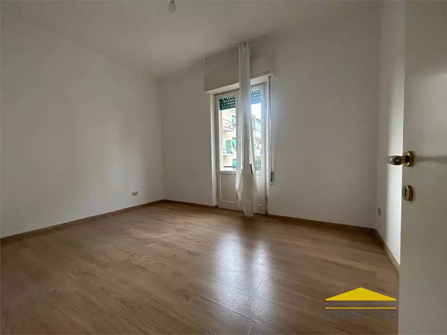 Immagine 3 di Ufficio in affitto  a Massa