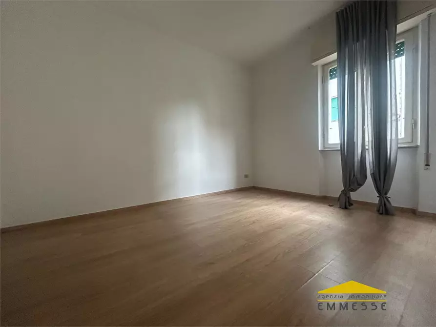 Immagine 7 di Ufficio in affitto  a Massa