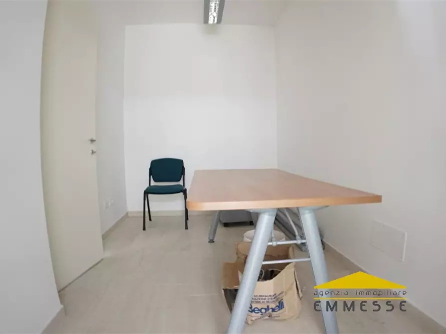 Immagine 6 di Ufficio in affitto  a Massa