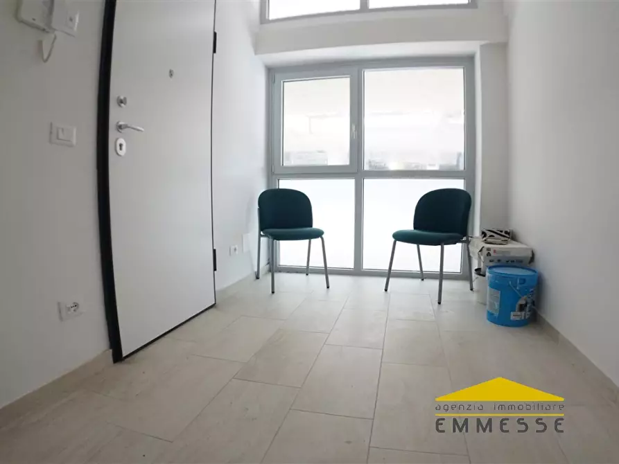 Immagine 7 di Ufficio in affitto  a Massa