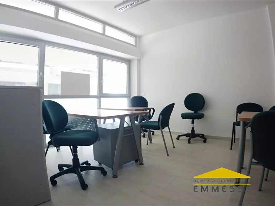 Immagine 4 di Ufficio in affitto  a Massa