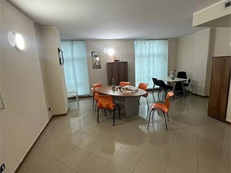 Immagine 2 di Ufficio in affitto  100 a Casalnuovo Di Napoli