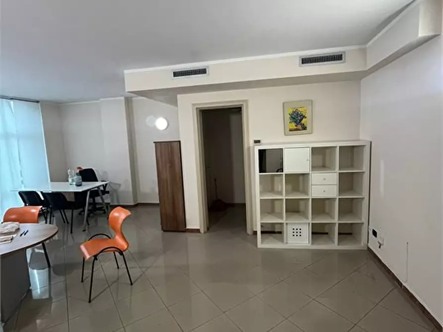 Immagine 3 di Ufficio in affitto  100 a Casalnuovo Di Napoli