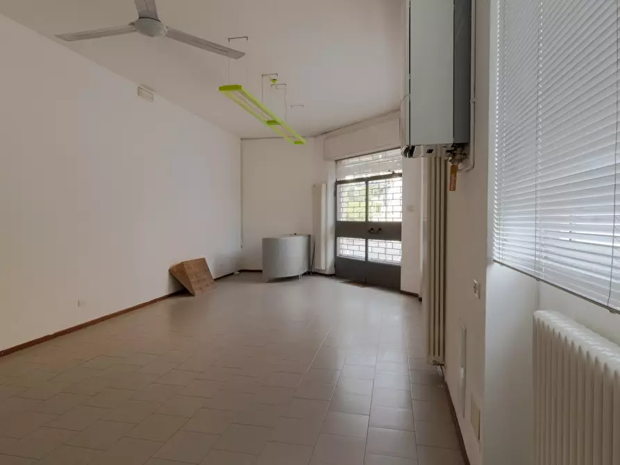 Immagine 8 di Negozio in affitto  32 a Mandello Del Lario