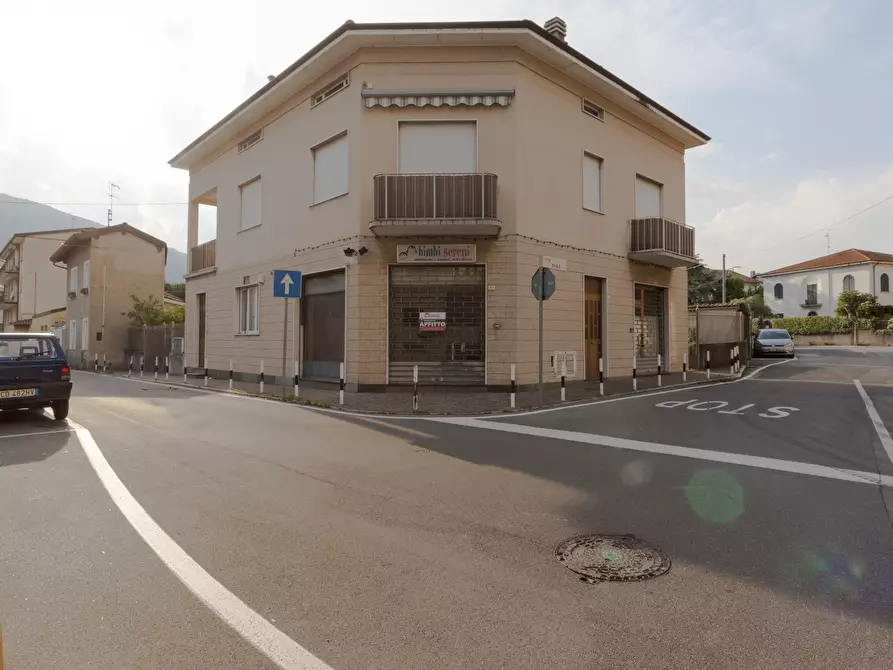 Immagine 1 di Negozio in affitto  32 a Mandello Del Lario