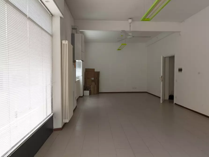 Immagine 9 di Negozio in affitto  32 a Mandello Del Lario