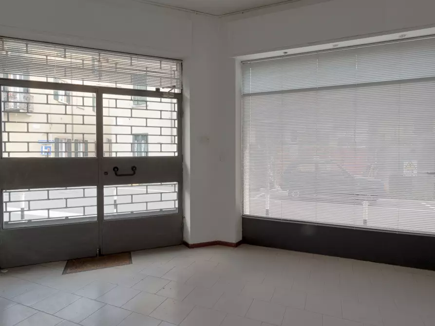 Immagine 4 di Negozio in affitto  32 a Mandello Del Lario