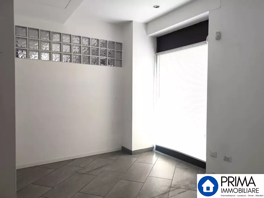Immagine 10 di Ufficio in affitto  a Terni