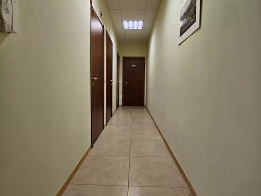 Immagine 7 di Ufficio in affitto  a Colle Di Val D'elsa