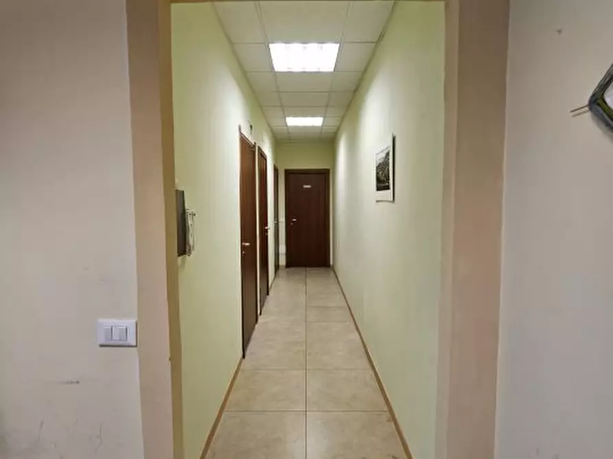 Immagine 5 di Ufficio in affitto  a Colle Di Val D'elsa