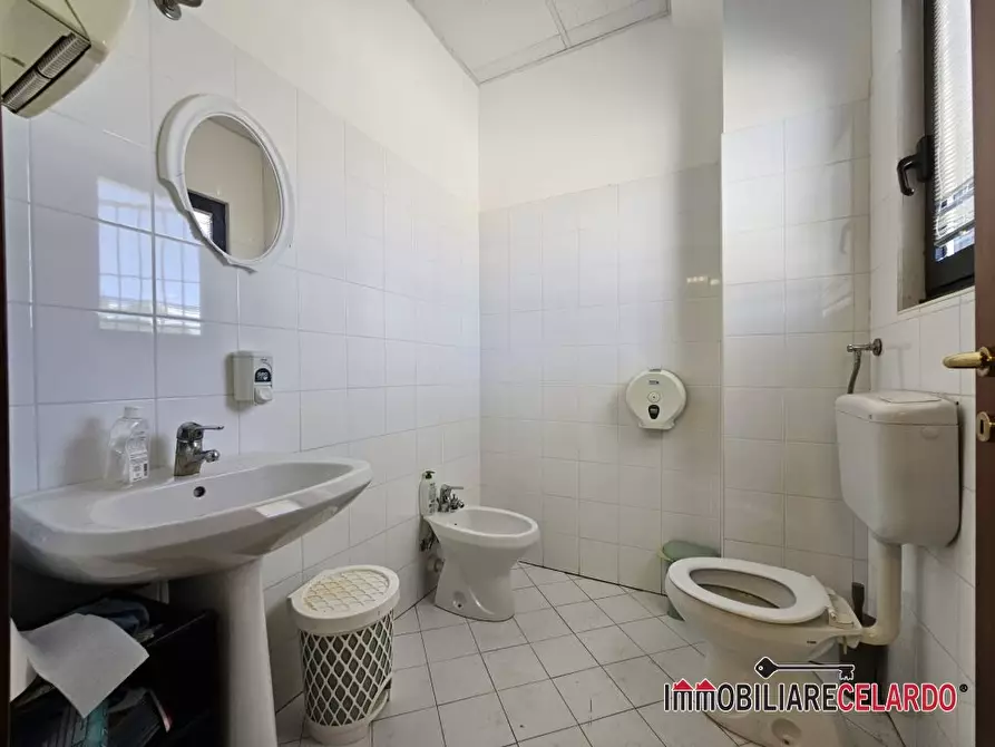 Immagine 9 di Ufficio in affitto  a Colle Di Val D'elsa