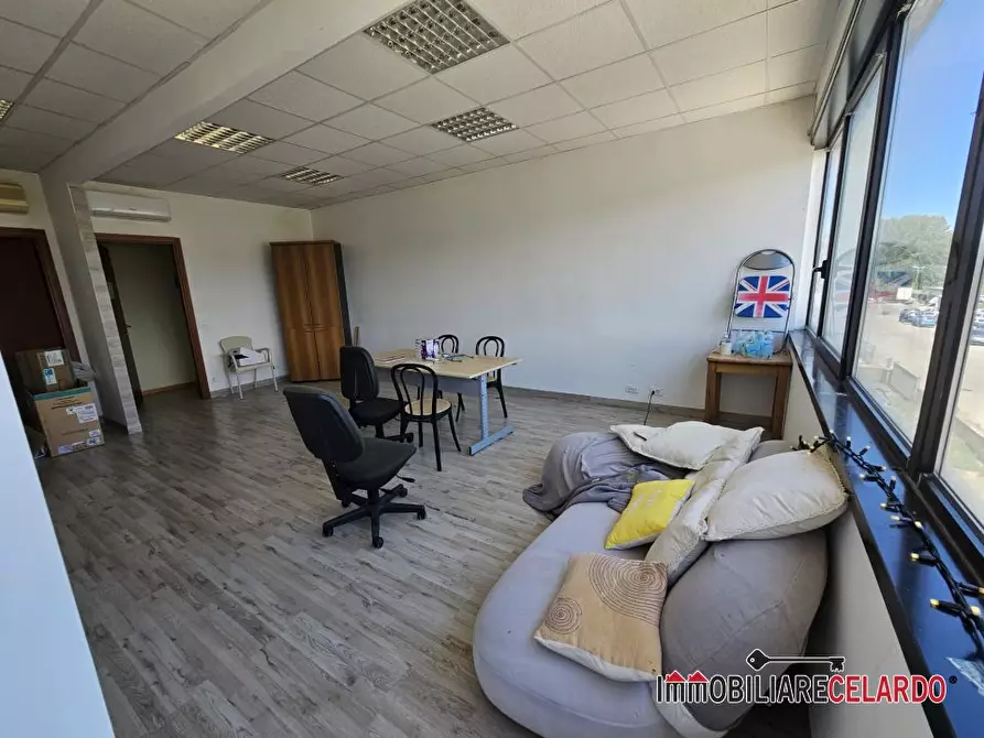 Immagine 2 di Ufficio in affitto  a Colle Di Val D'elsa