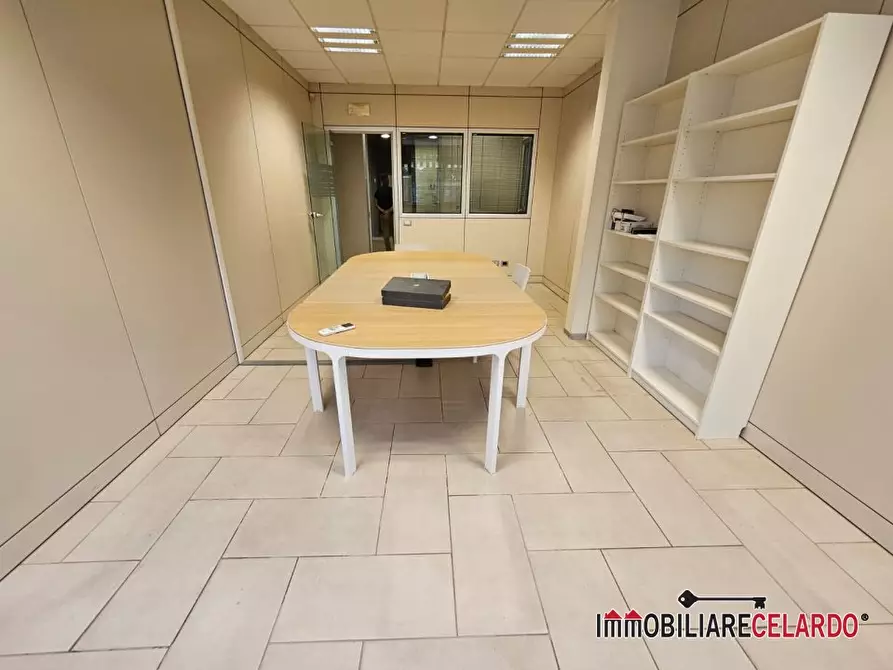 Immagine 3 di Ufficio in affitto  a Colle Di Val D'elsa