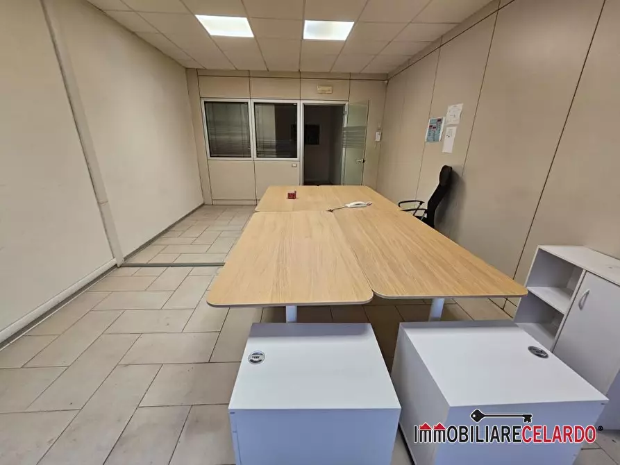 Immagine 5 di Ufficio in affitto  a Colle Di Val D'elsa