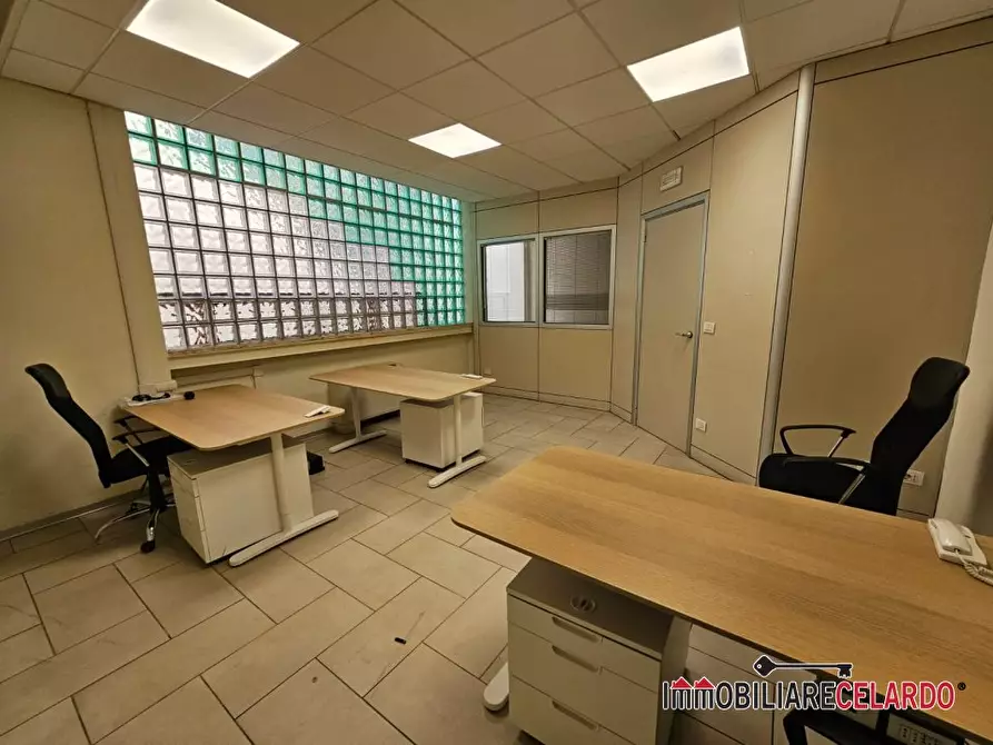 Immagine 10 di Ufficio in affitto  a Colle Di Val D'elsa