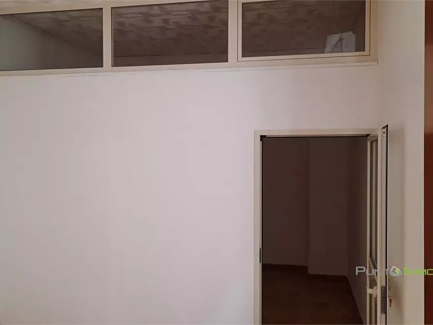 Immagine 8 di Ufficio in affitto  85 a Brindisi
