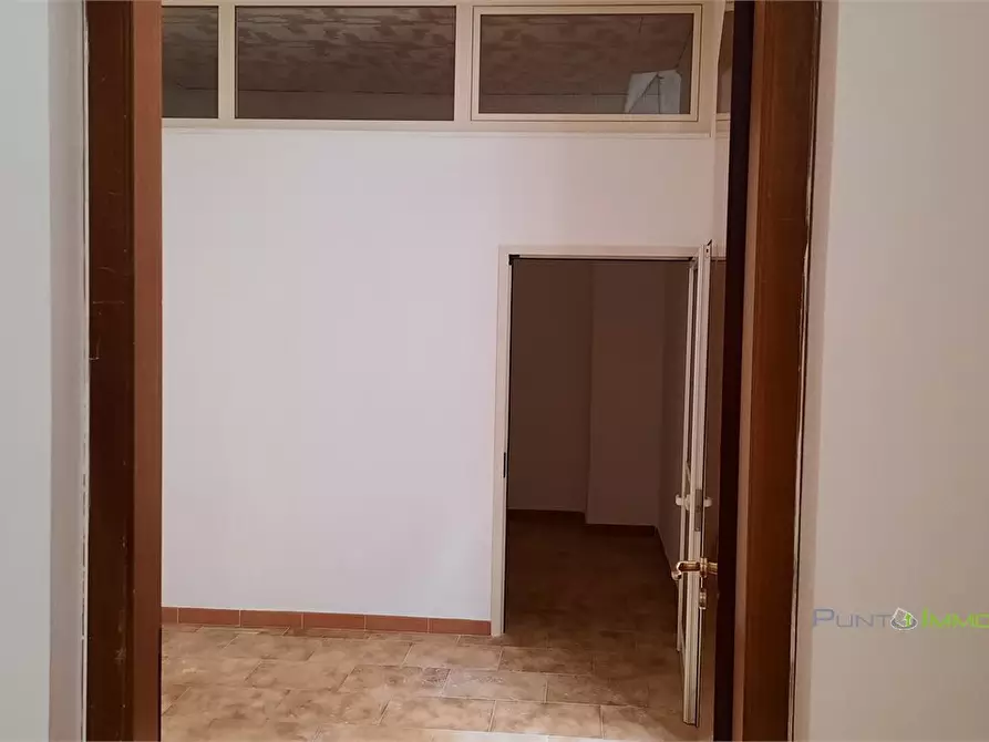 Immagine 6 di Ufficio in affitto  85 a Brindisi