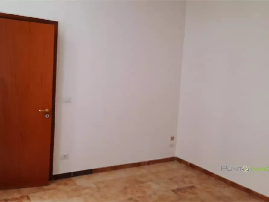 Immagine 2 di Ufficio in affitto  85 a Brindisi