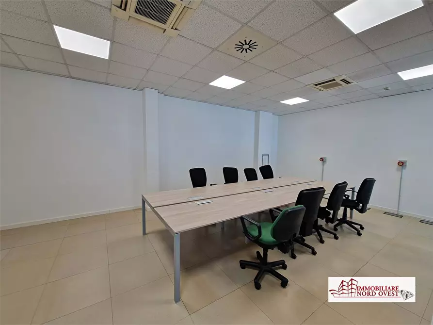 Immagine 6 di Ufficio in affitto  snc a Milano