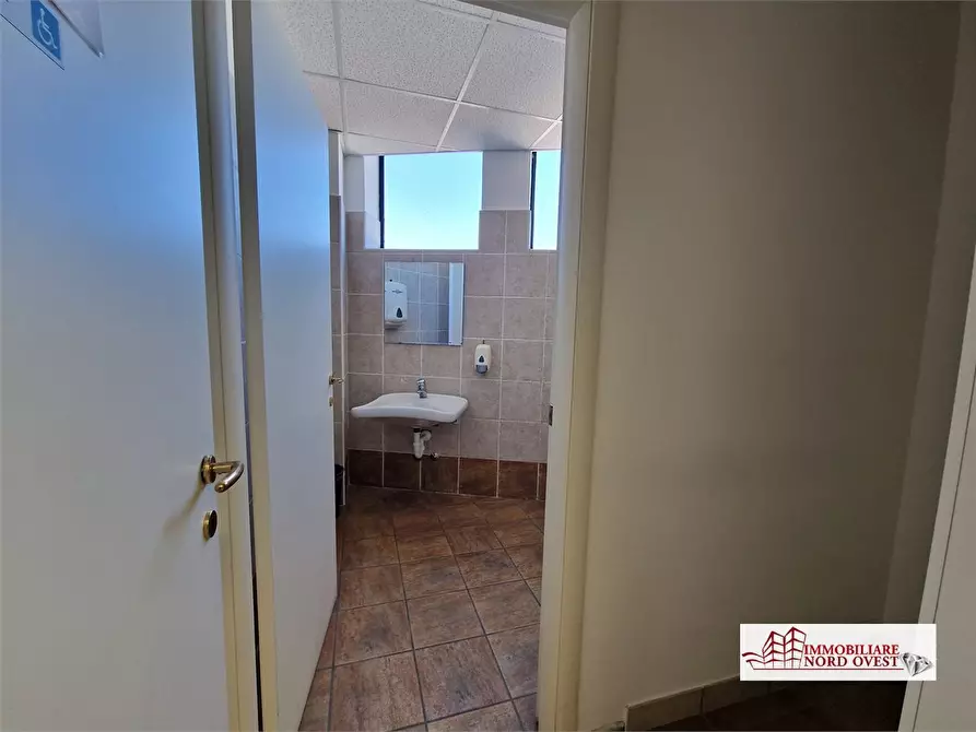 Immagine 10 di Ufficio in affitto  snc a Milano