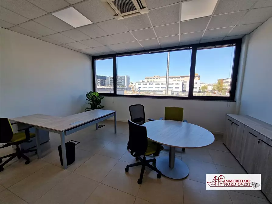 Immagine 8 di Ufficio in affitto  snc a Milano