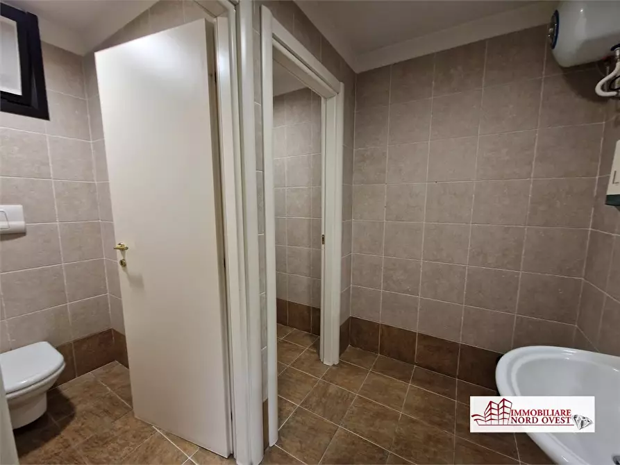 Immagine 9 di Ufficio in affitto  snc a Milano