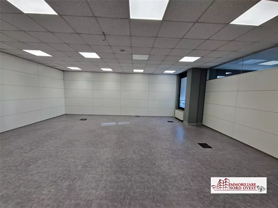Immagine 8 di Ufficio in affitto  snc a Milano
