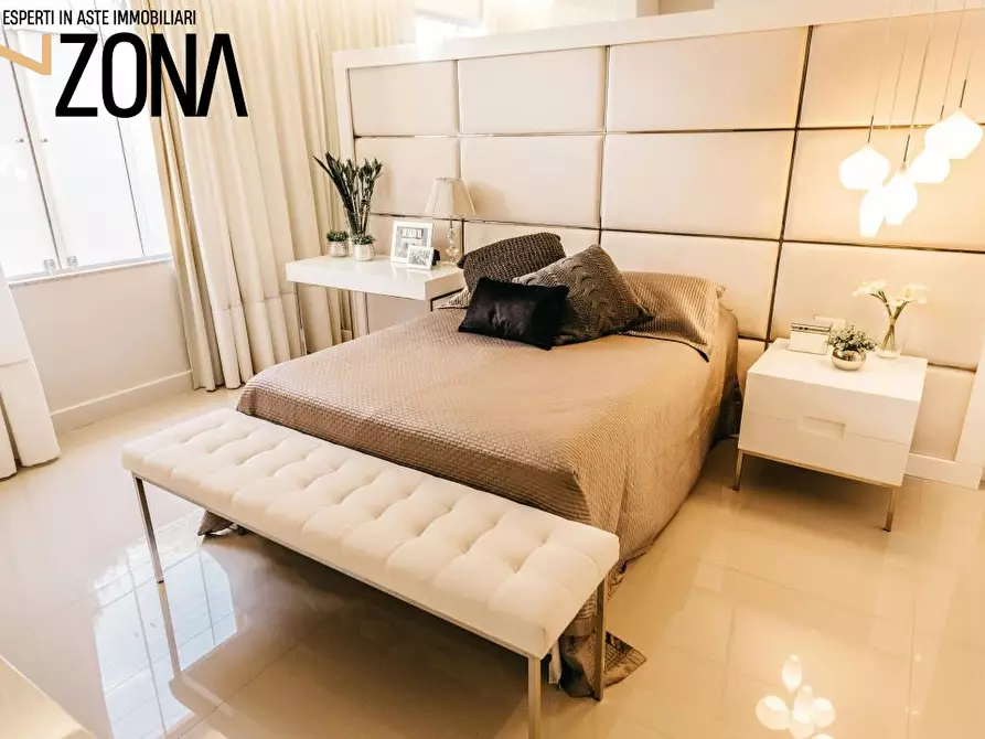 Immagine 10 di Appartamento in vendita  52 a Bari