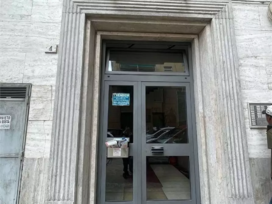 Immagine 5 di Appartamento in vendita  4/10 a Genova