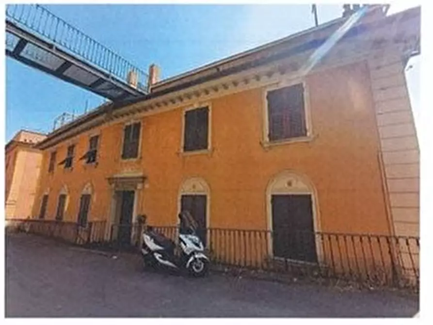 Immagine 3 di Appartamento in vendita  3 a Genova