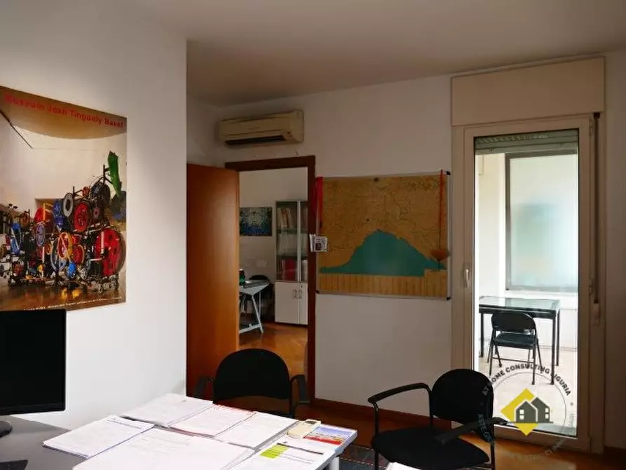 Immagine 10 di Appartamento in vendita  7 a Genova