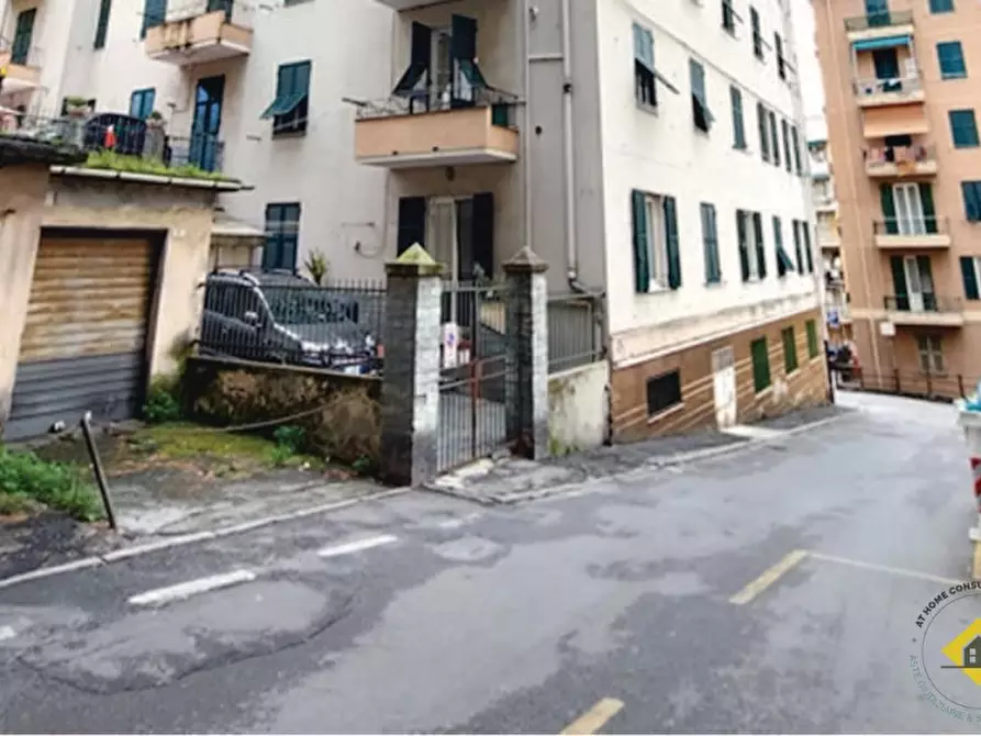 Immagine 8 di Appartamento in vendita  34 a Genova