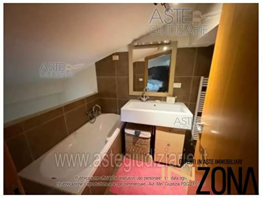 Immagine 9 di Appartamento in vendita  29 a L'aquila