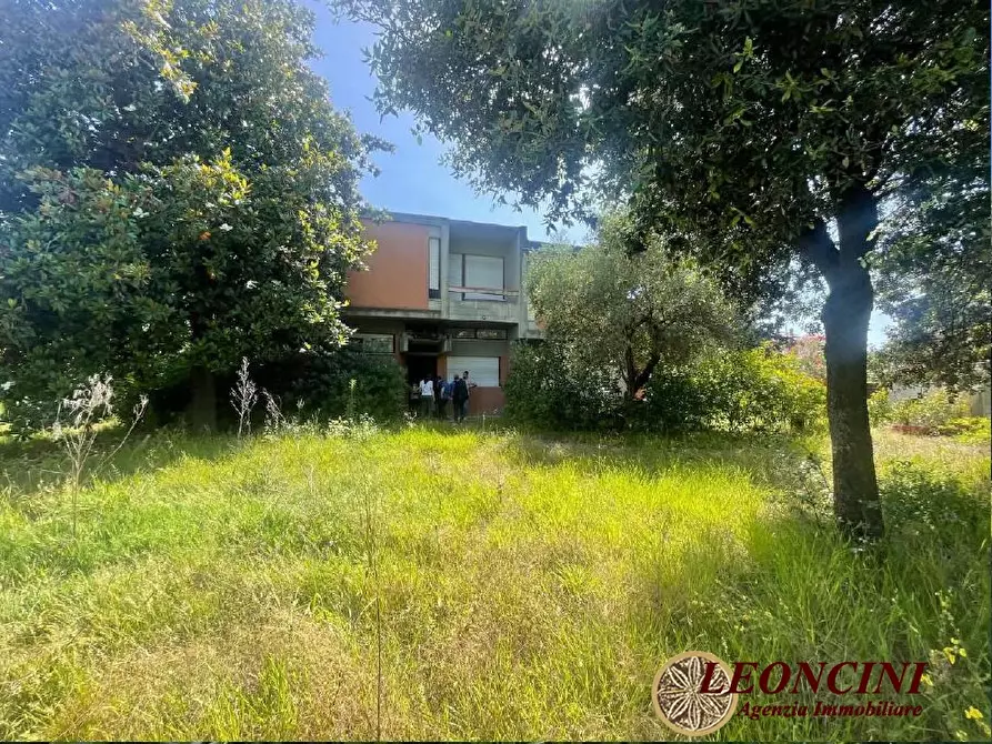 Immagine 10 di Appartamento in vendita  54 a Carrara