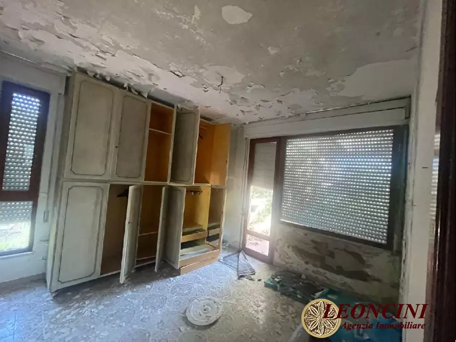 Immagine 8 di Appartamento in vendita  54 a Carrara