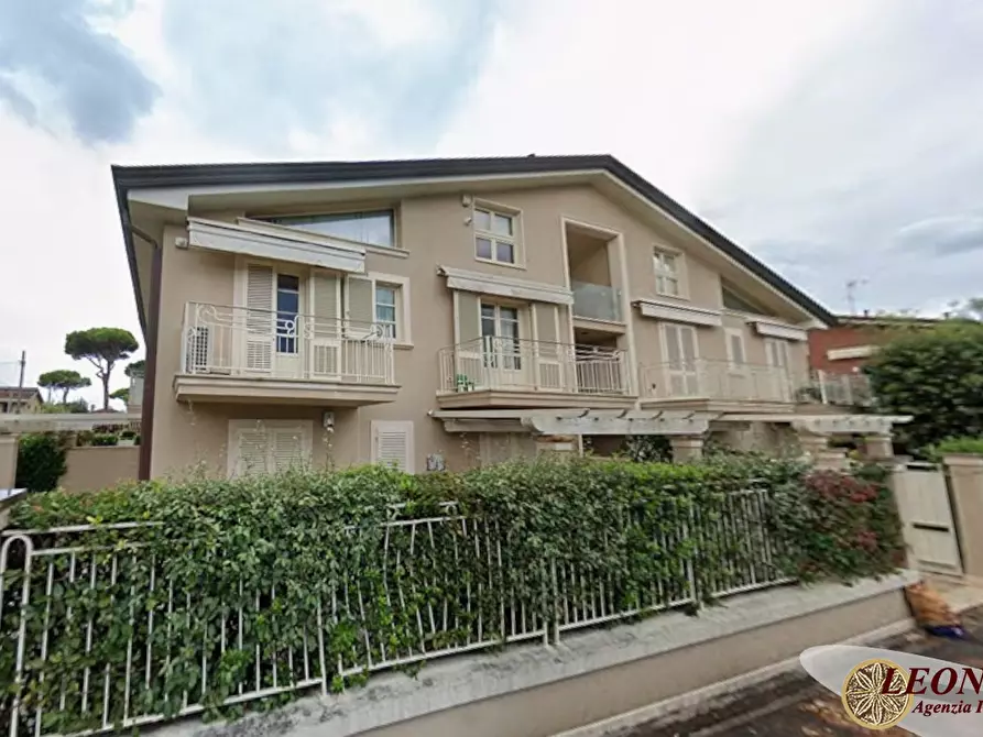 Immagine 1 di Appartamento in vendita  4 a Massa