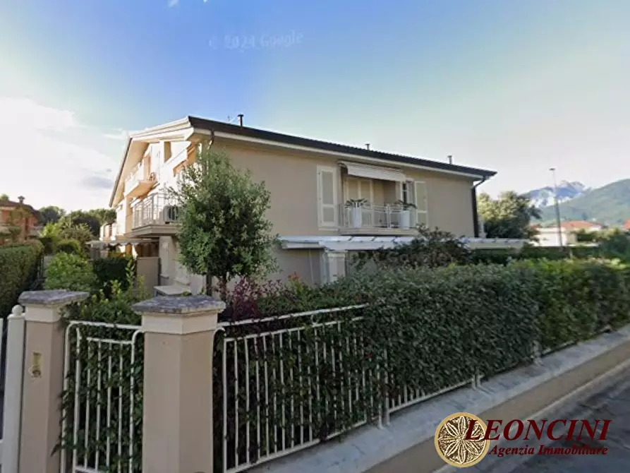 Immagine 2 di Appartamento in vendita  4 a Massa