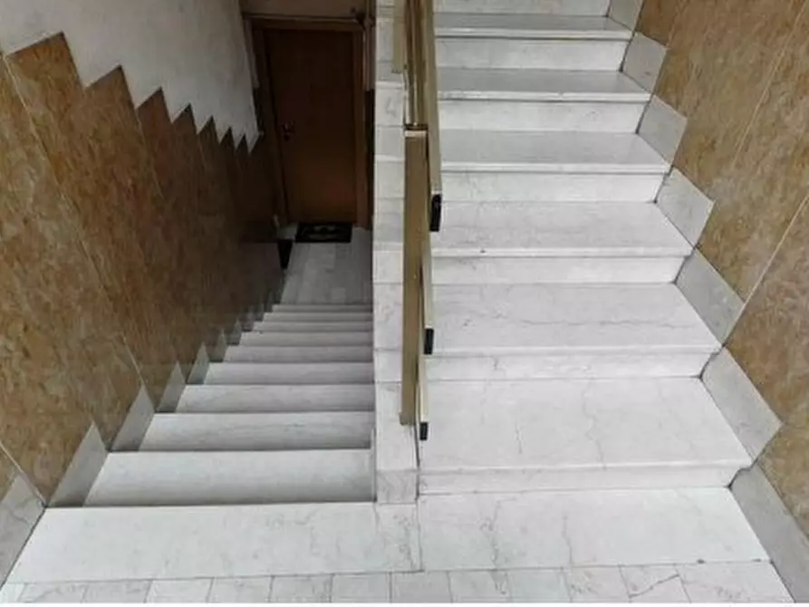 Immagine 9 di Appartamento in vendita  29 a Milano