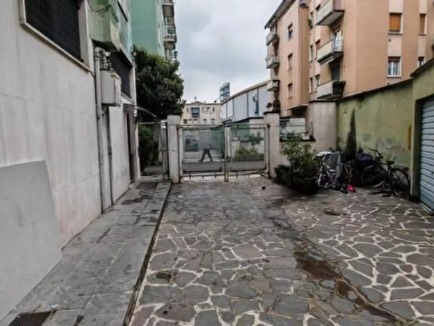 Immagine 6 di Appartamento in vendita  29 a Milano