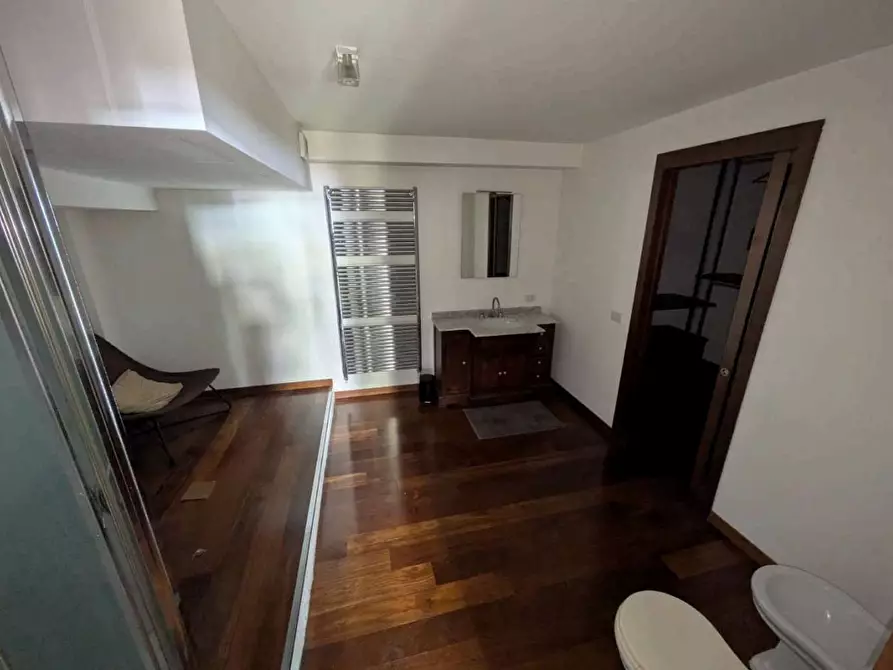 Immagine 10 di Appartamento in vendita  31 a Milano