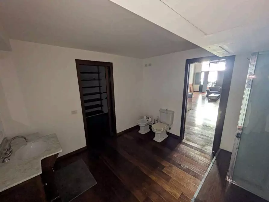 Immagine 7 di Appartamento in vendita  31 a Milano