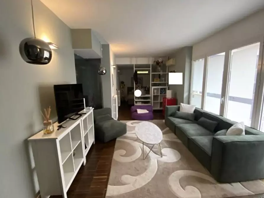 Immagine 10 di Appartamento in vendita  8 a Milano