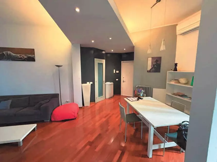 Immagine 10 di Appartamento in vendita  5 a Milano