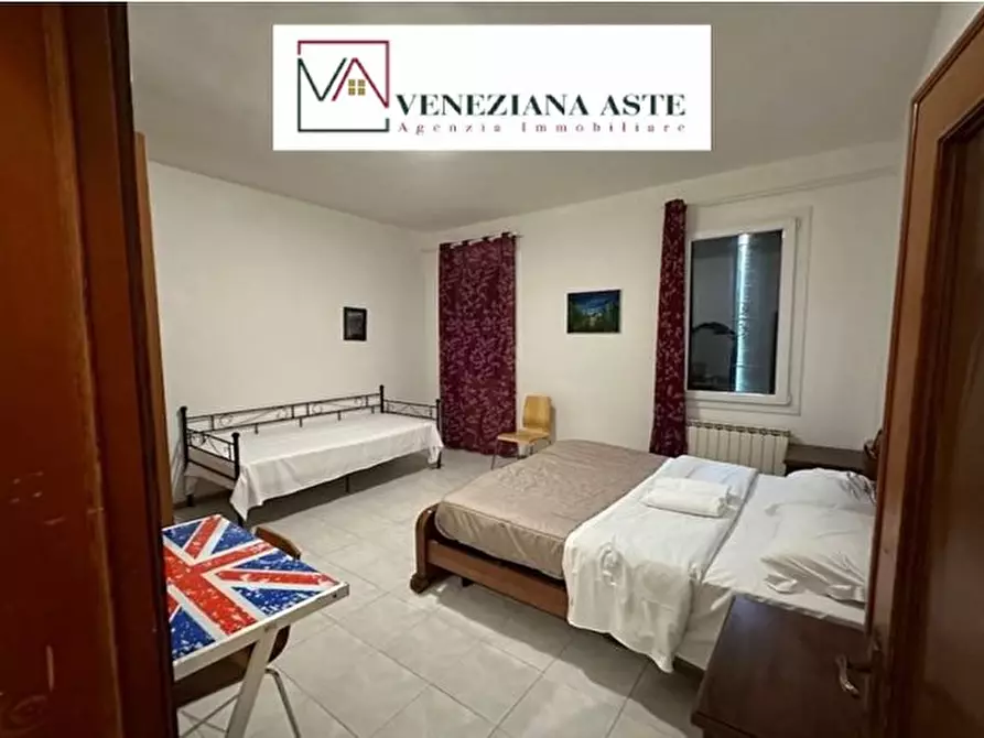 Immagine 2 di Appartamento in vendita  8 a Venezia