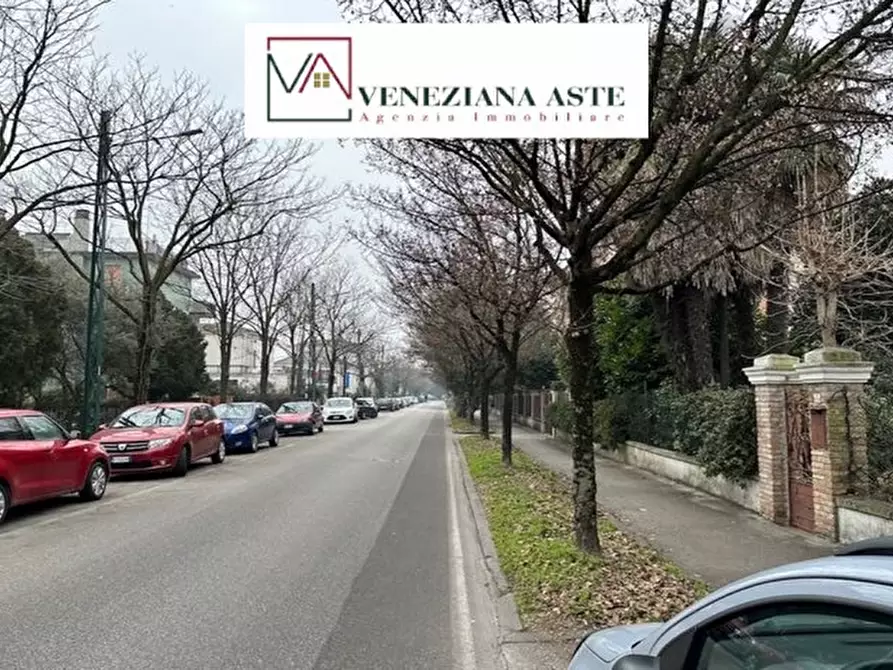 Immagine 8 di Appartamento in vendita  8 a Venezia