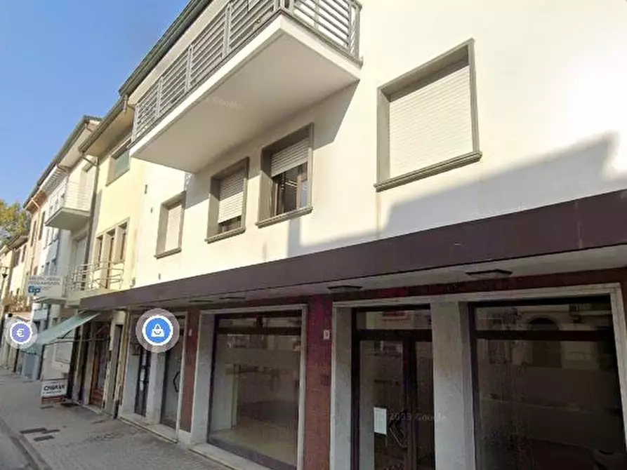 Immagine 1 di Appartamento in vendita  84 a Viareggio