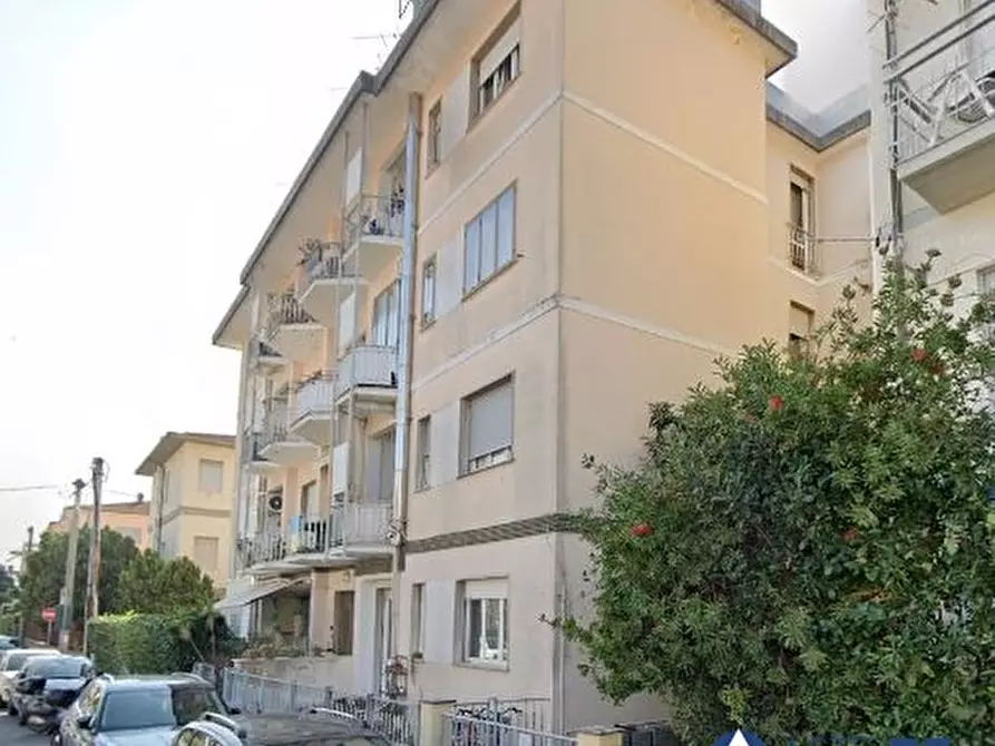 Immagine 1 di Appartamento in vendita  63 a Viareggio