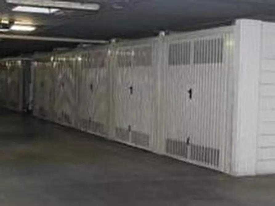 Immagine 8 di Appartamento in vendita  2-4 a Milano