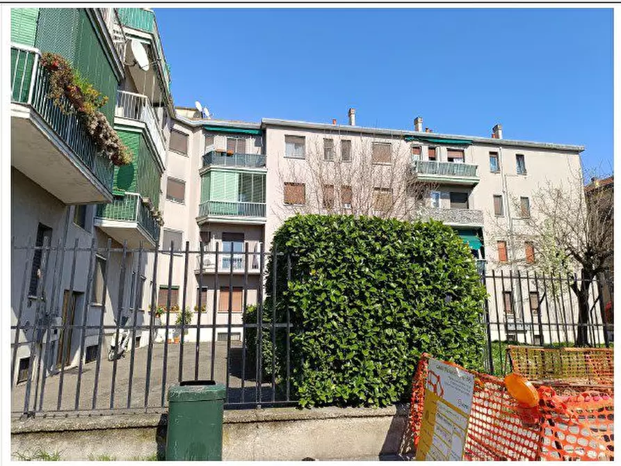 Immagine 2 di Appartamento in vendita  8 a Milano