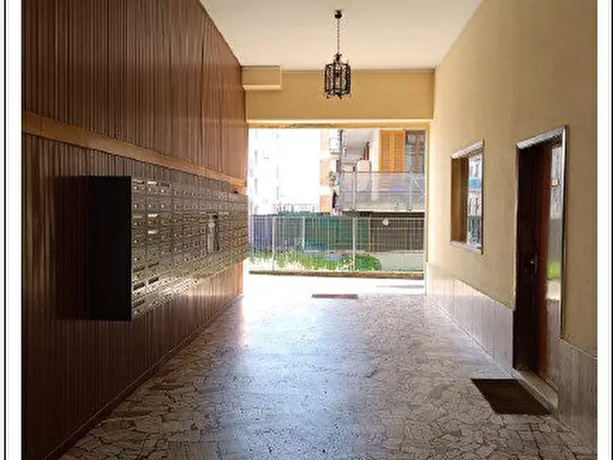 Immagine 5 di Appartamento in vendita  8 a Milano